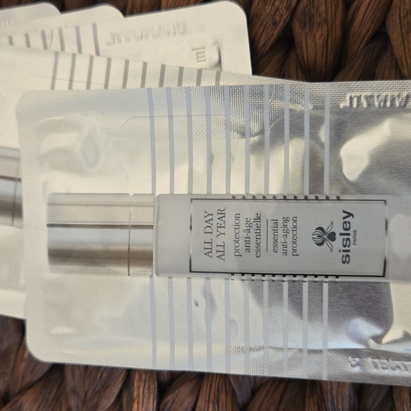 17 Sisley Paris samples - Picture 14 of 16